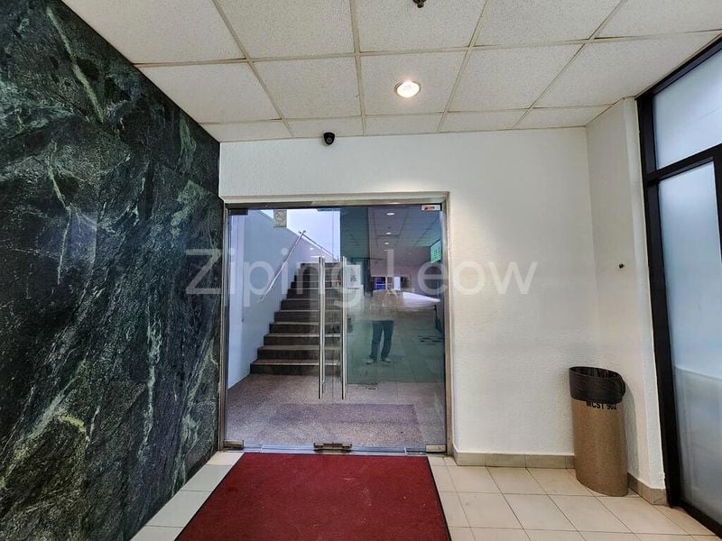 Office for Rent in  Sultan Plaza - Image 1